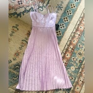 Lulu’s Lavender Jacquard Pleated Satin Midi Dress